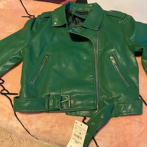 Green jacket size large run small - Picture 2 of 2